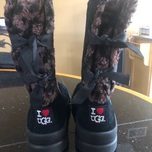 GIRLS BLACK UGG BOOTS *** NEW SIZE 5 *** I ❤️ UGG